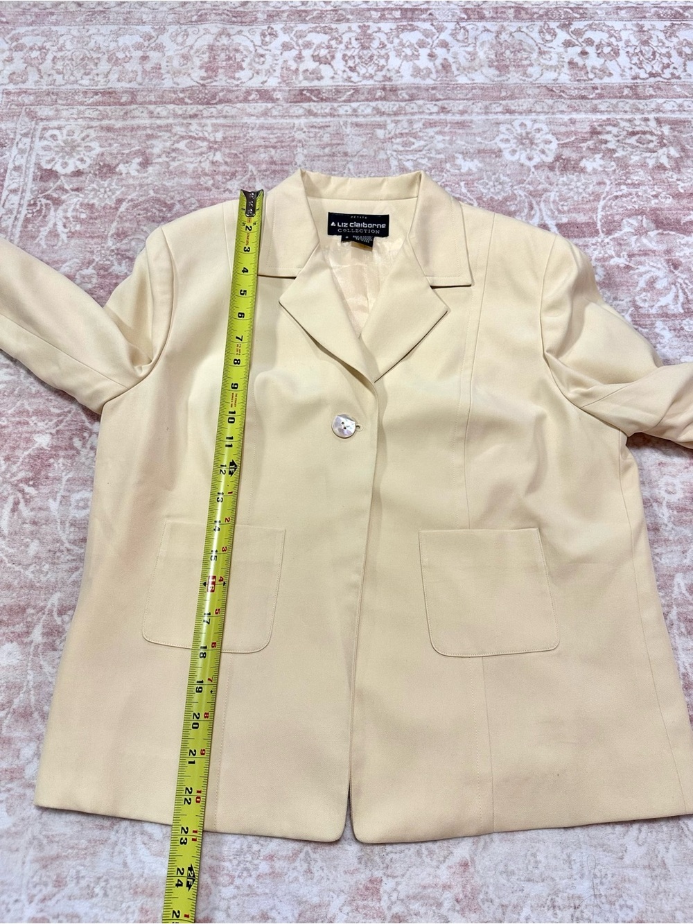 Vintage 🌼 100% Silk Liz Claiborne Butter Yellow Jacket - Picture 10 of 12